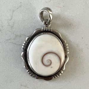 Stunning, heavy silver Eye of Shiva pendant 🐚